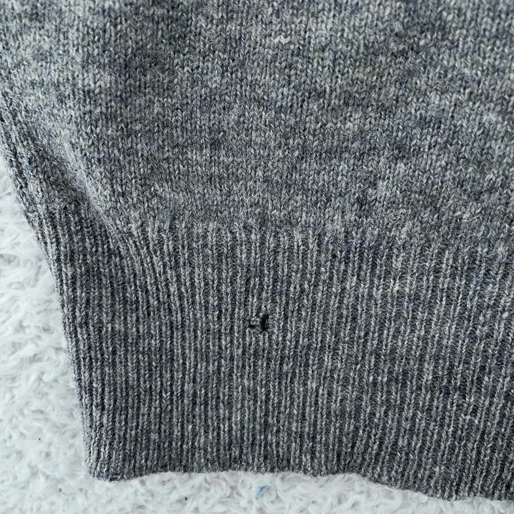 L.L. Bean Sweater Vest FITS S/M Gray 100% Lambswool Knit V Neck Made in England‎